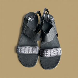 Columbia Black and Gray Sandals